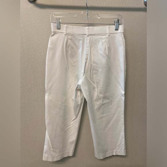 EUC Briggs New York Petite white capri pants, size 10 Petite - Picture 2 of 4